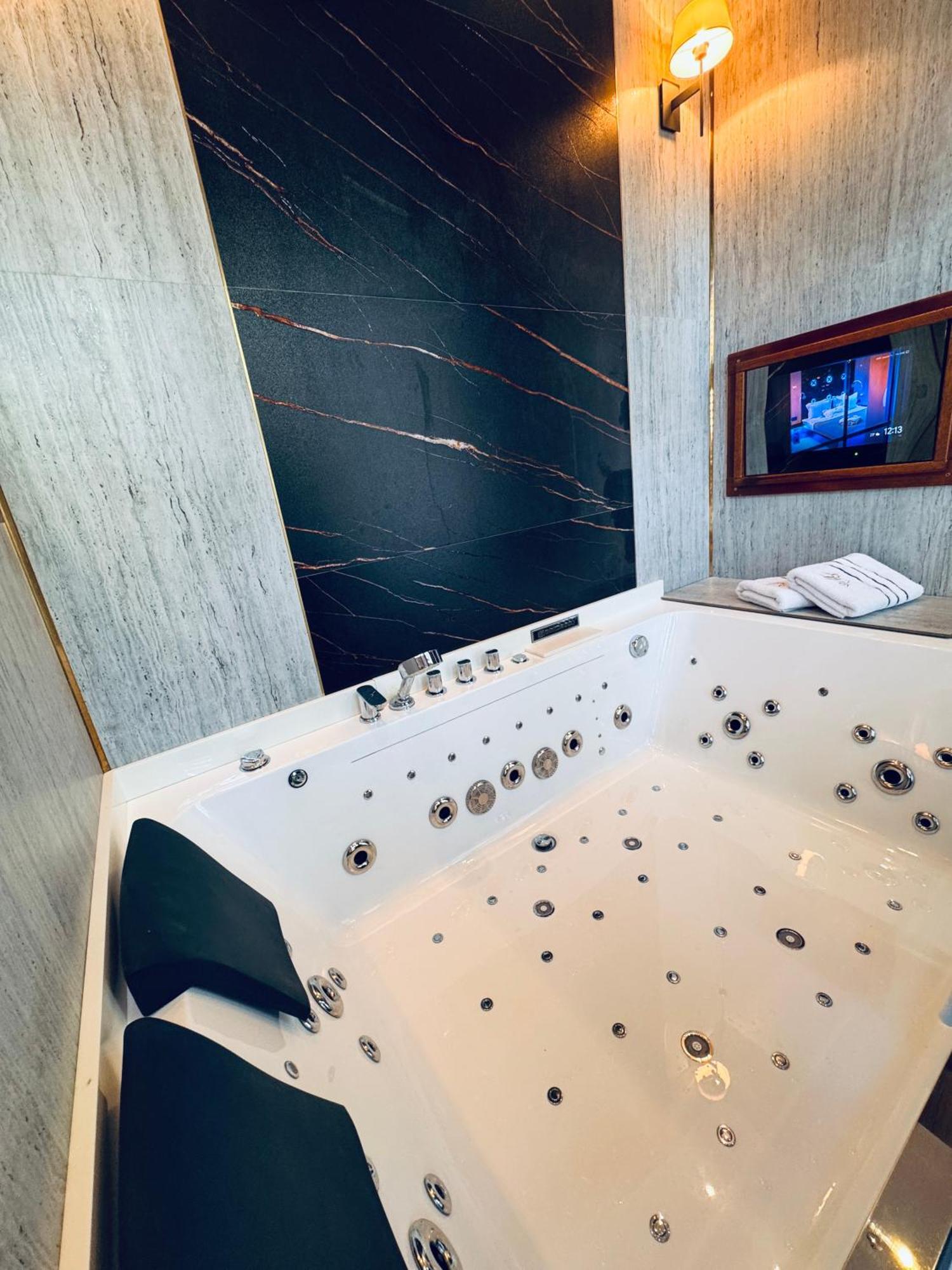 סופוט Mala Anglia Deluxe Rooms & Spa מראה חיצוני תמונה