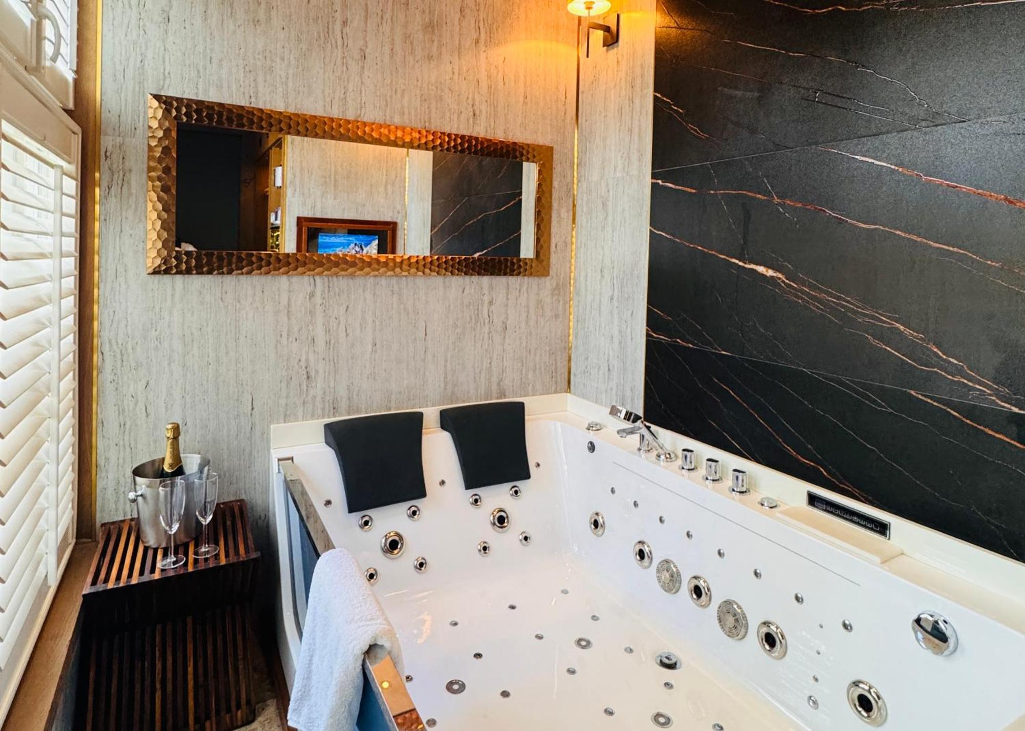 סופוט Mala Anglia Deluxe Rooms & Spa מראה חיצוני תמונה